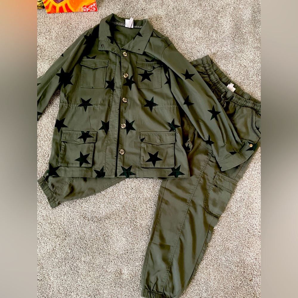 Fabulous, two piece it can be worn separately